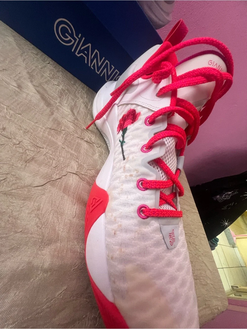 Nike Giannis Immortality 3 White Pink Basketball Shoes Men’s Size 10
